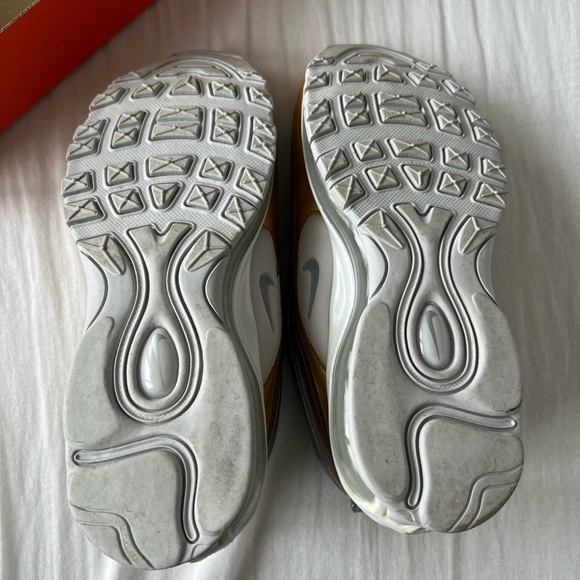 Nike Air Max 97 Metallic Gold (2018 release) - Picture 4 of 5